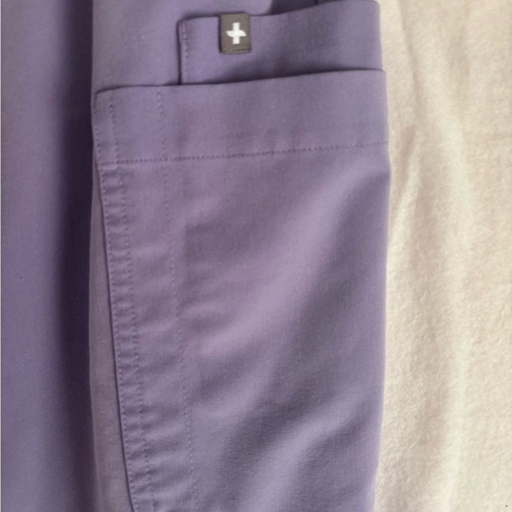Figs Women's Lavender Dew Scrub Set - TECHNICAL COLLECTION - Picture 10 of 11